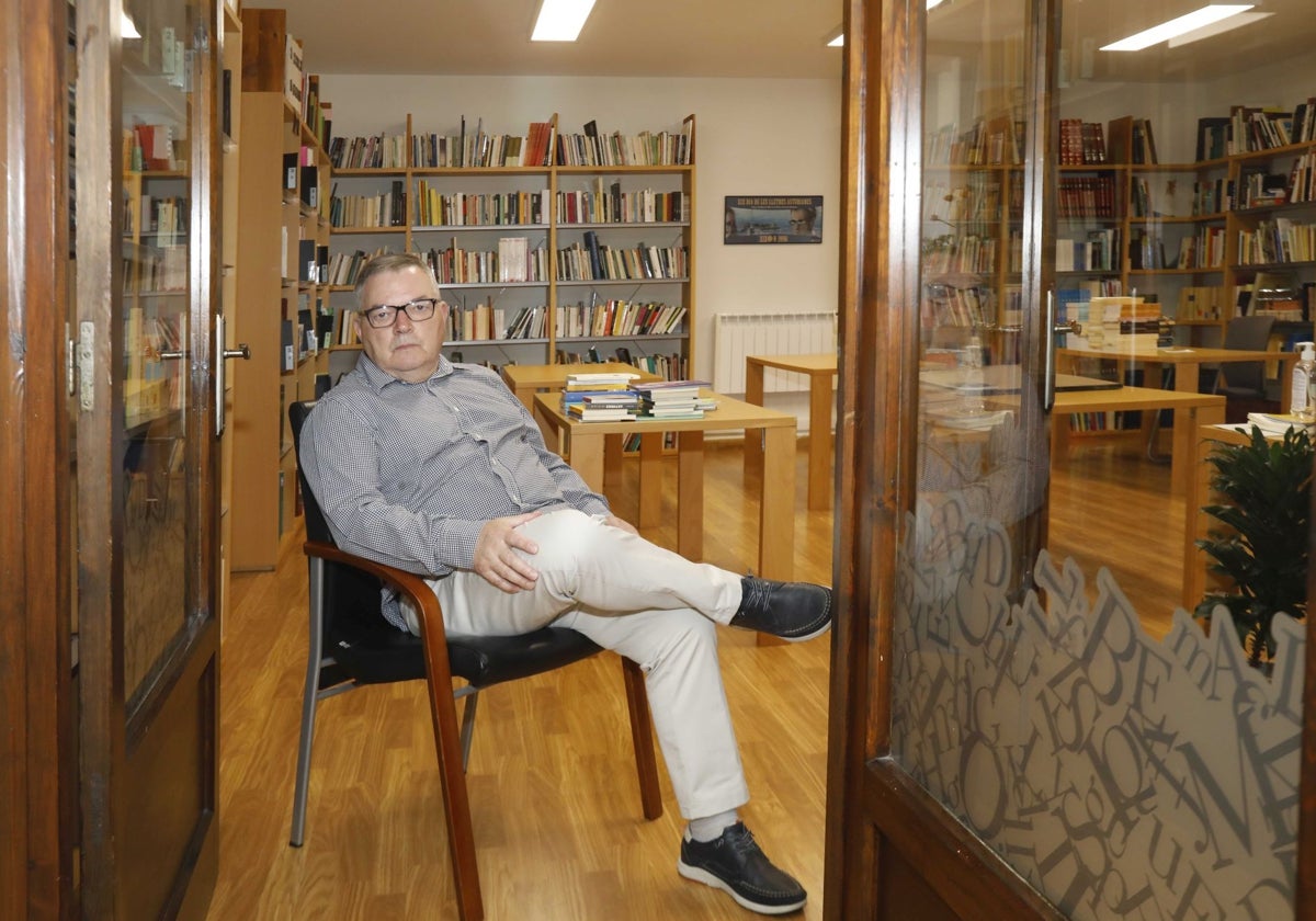 Xosé Antón González Riaño continúa al frente de la ALLA.