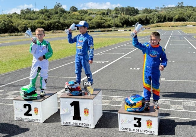 Neizan, en el podio de la prueba en tercera posición.