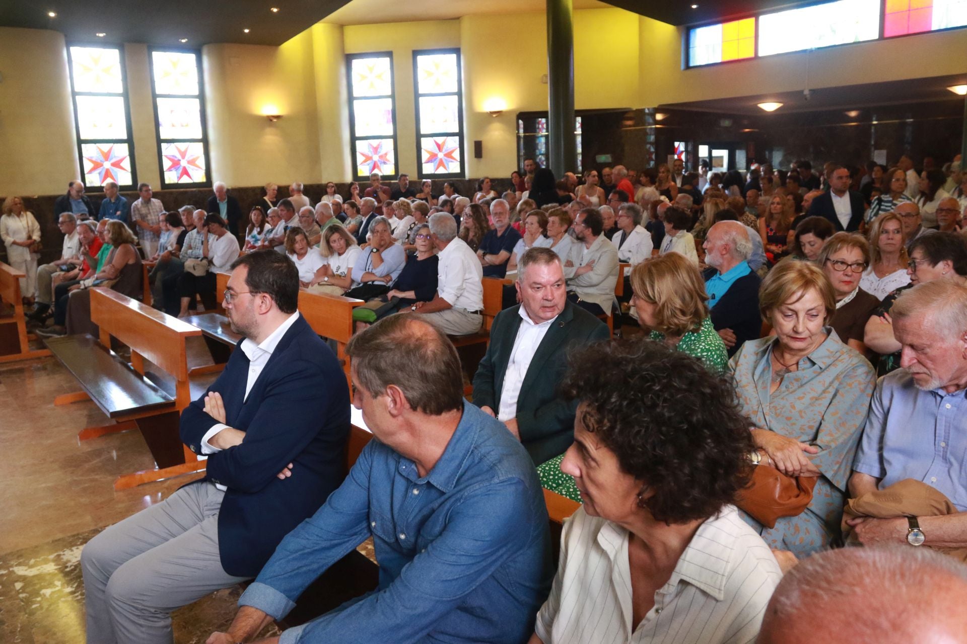 Asturias se entrega en un multitudinario adiós a Xuan Bello