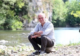 Xuan Bello posa pa una entrevista n'EL COMERCIO.