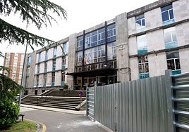 Edificio de la calle Independencia, que albergó hasta 2023 la Escuela de Minas.