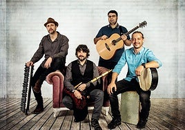 José Manuel Tejedor con su banda a la que se sumarán otros invitados en su concierto del Arcu Atlánticu.