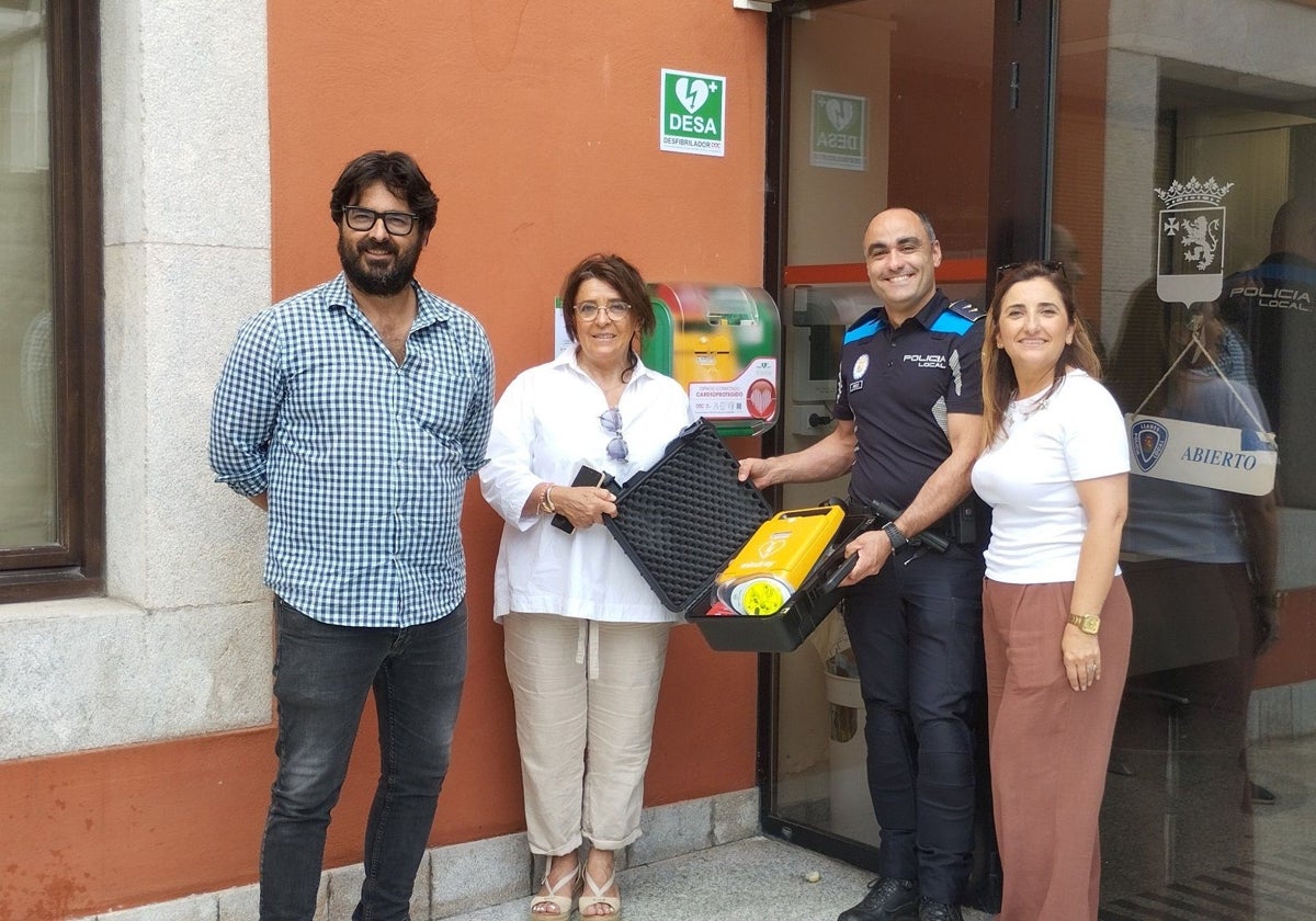 El alcalde de Llanes, la concejala Aurora Aguilar, el jefe de la Policía Local, Cristian Peón, y la concejala Mónica Remis