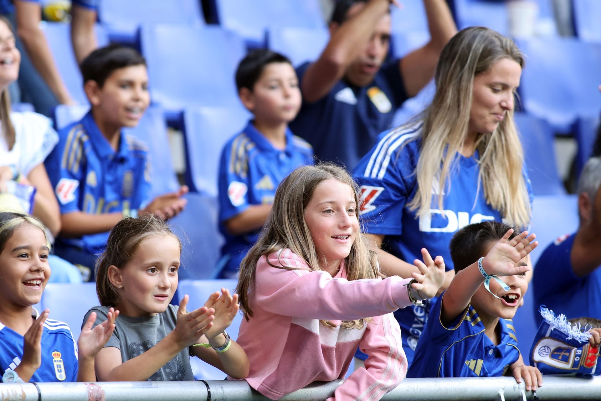 El oviedismo se entrega al Garra Real Fest