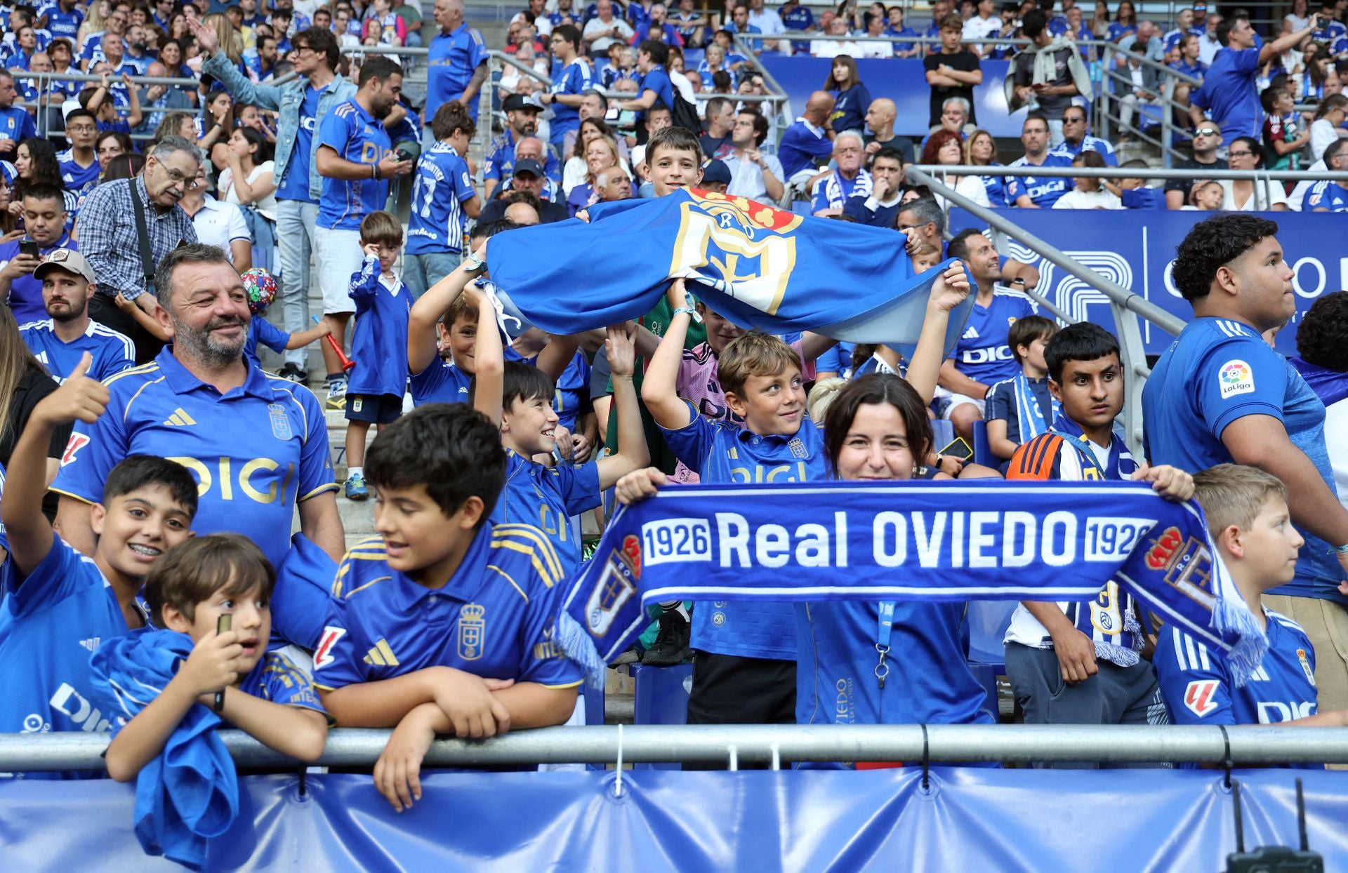 El oviedismo se entrega al Garra Real Fest