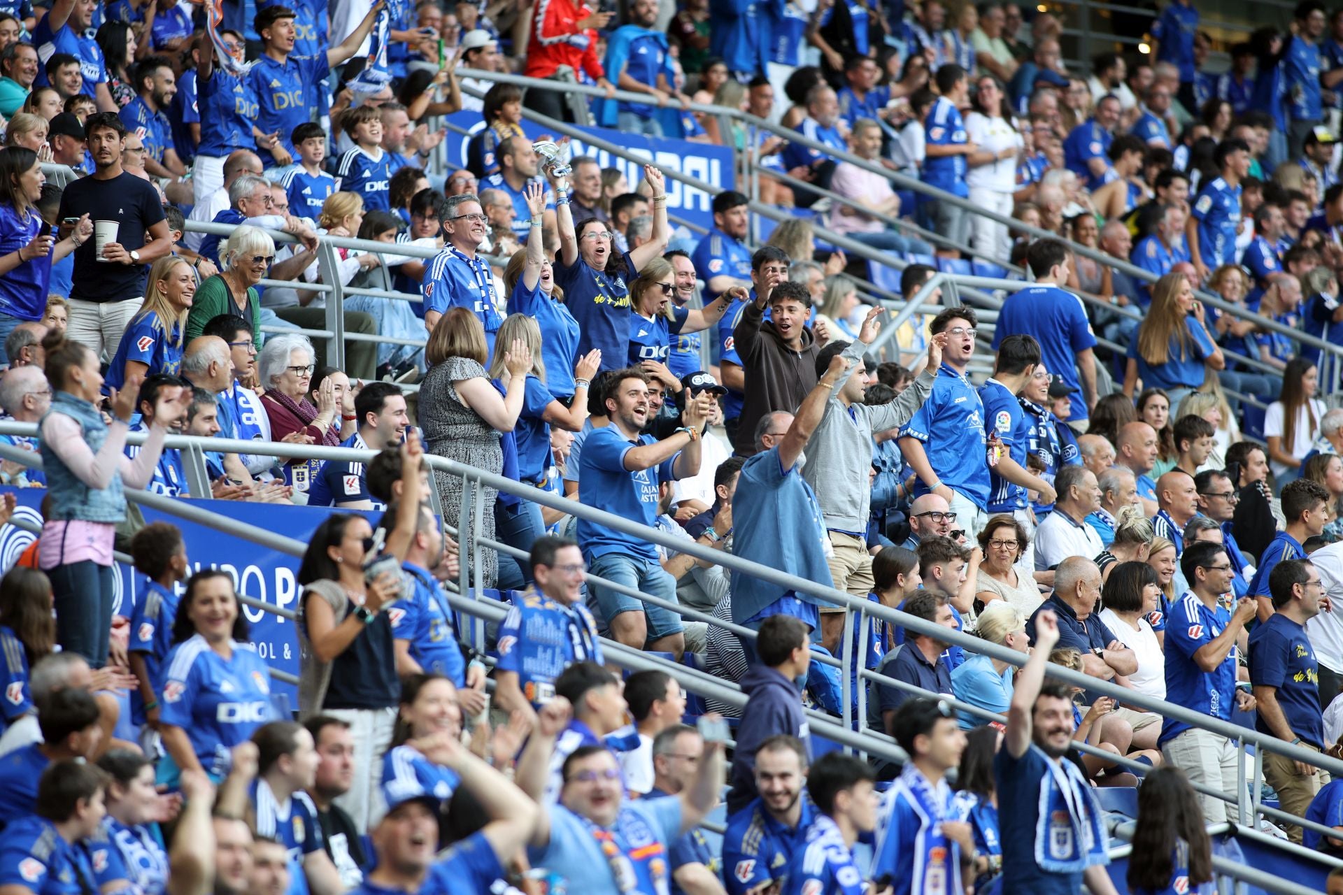 El oviedismo se entrega al Garra Real Fest
