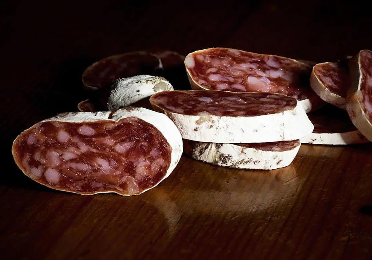 Alerta alimentaria en España: detectan salmonela en fuet de tres marcas distribuidas en varias comunidades.