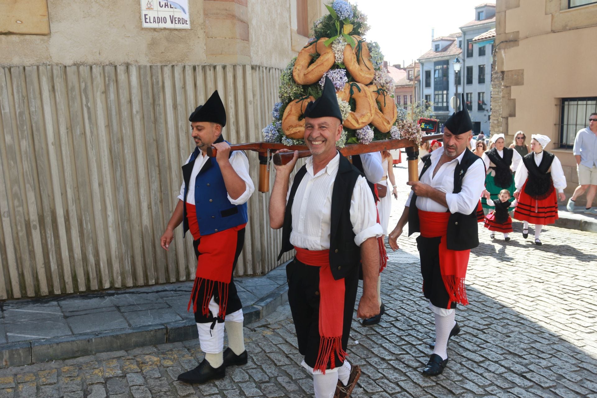 Juegos tradicionales y desfile por el Día de Asturias en Gijón