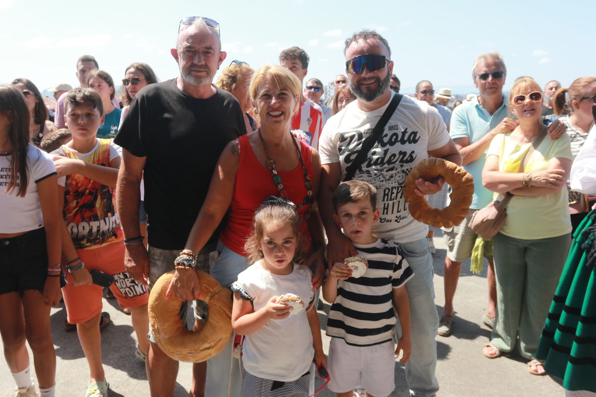 Juegos tradicionales y desfile por el Día de Asturias en Gijón