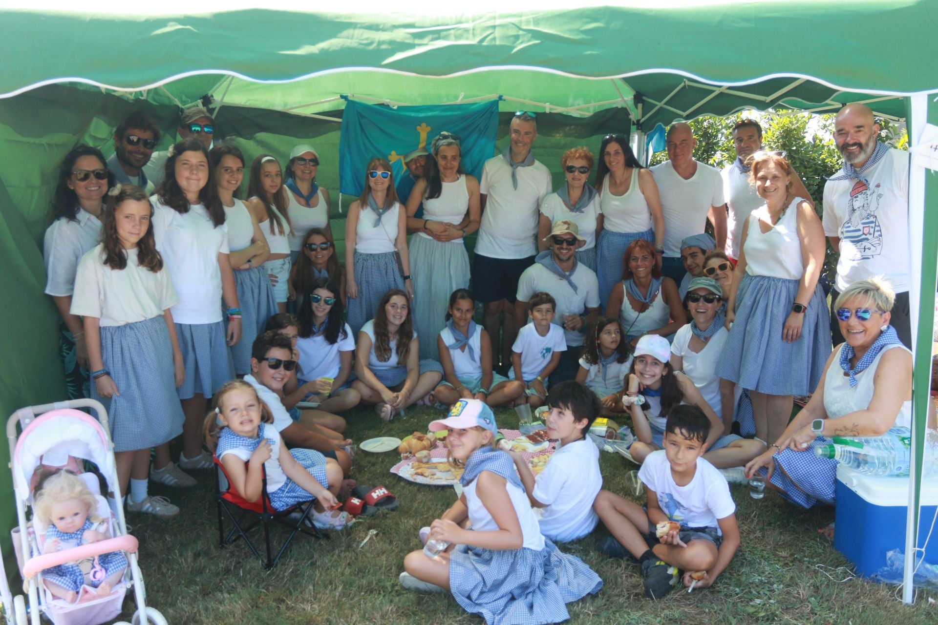 Juegos tradicionales y desfile por el Día de Asturias en Gijón