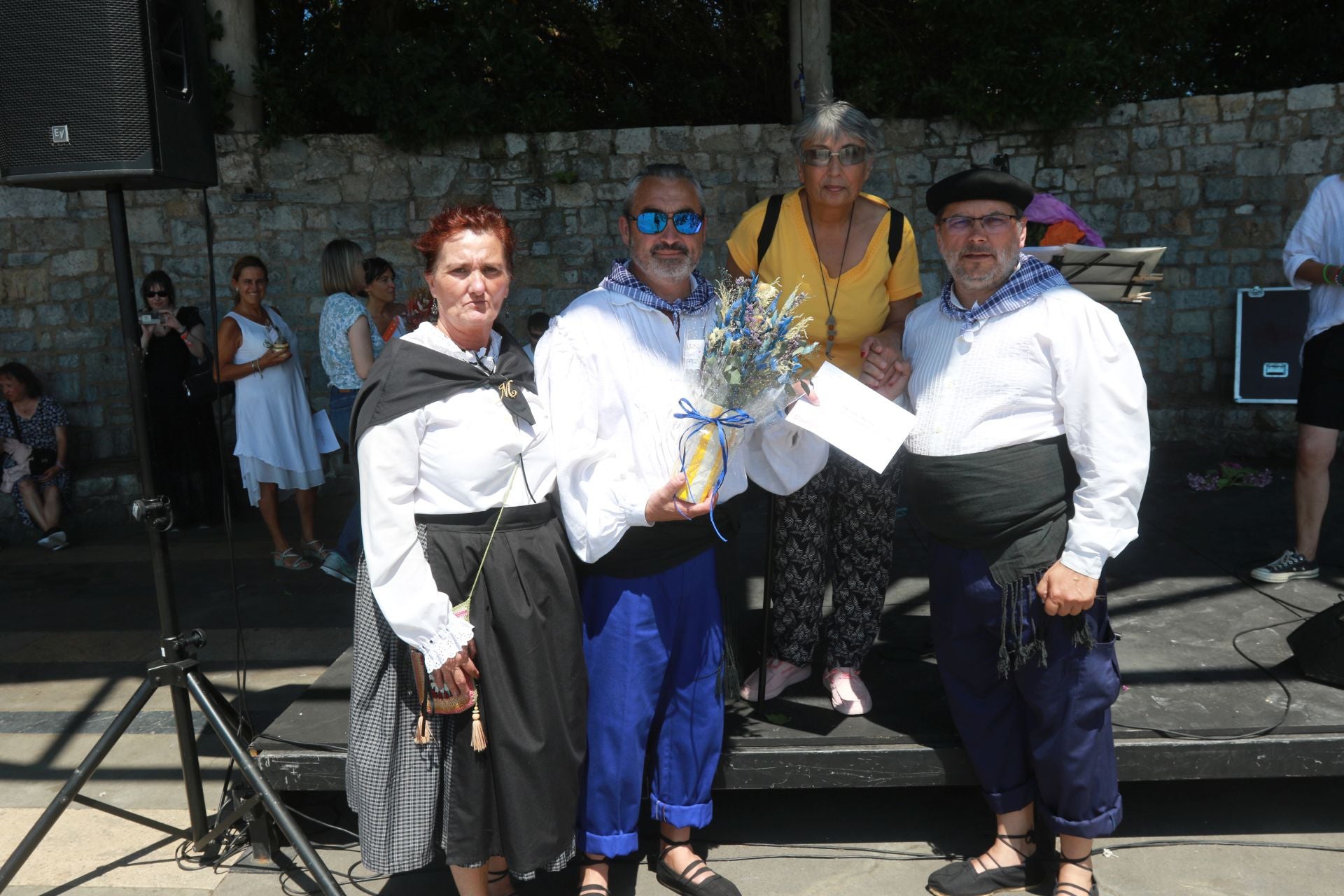 Juegos tradicionales y desfile por el Día de Asturias en Gijón