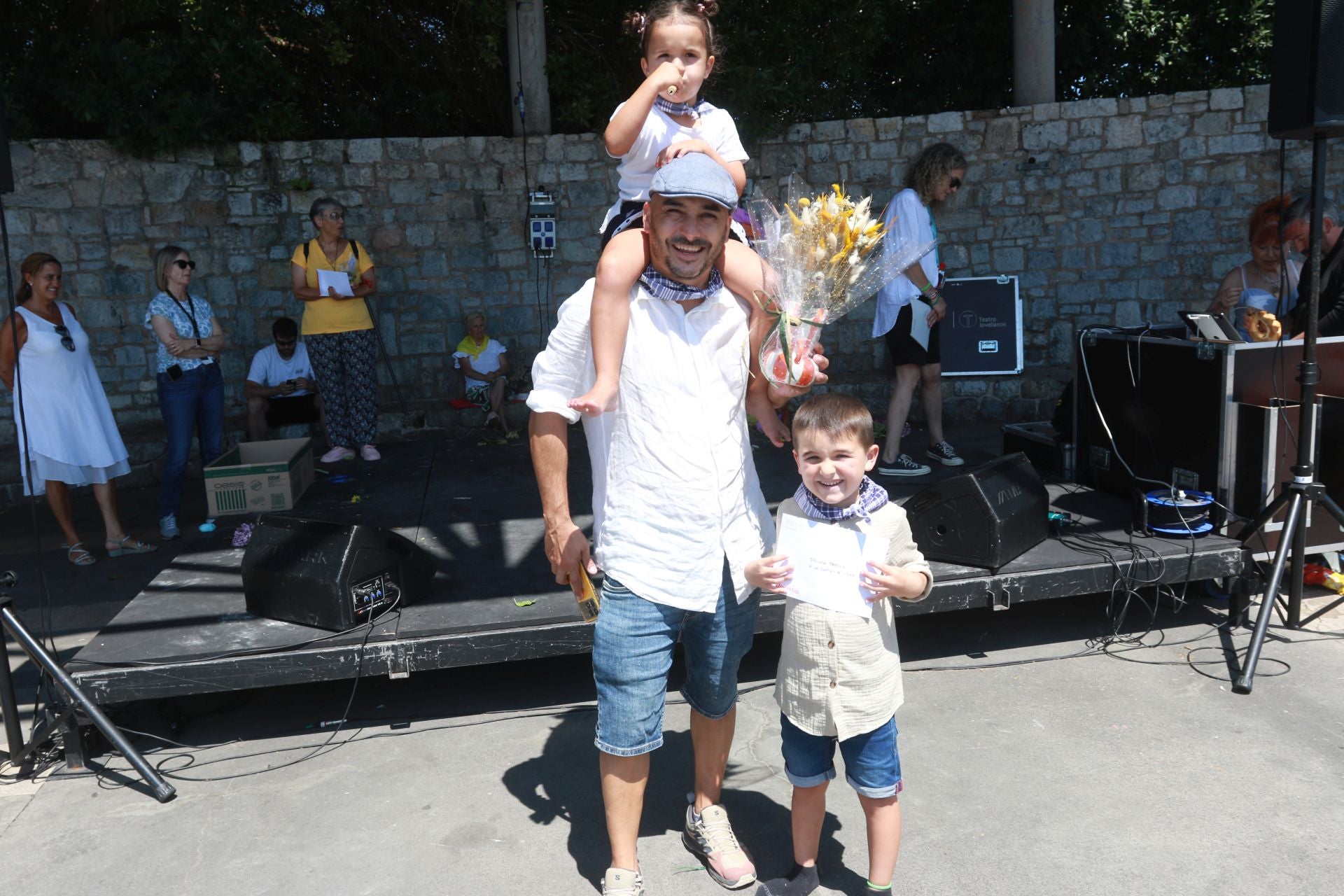 Juegos tradicionales y desfile por el Día de Asturias en Gijón