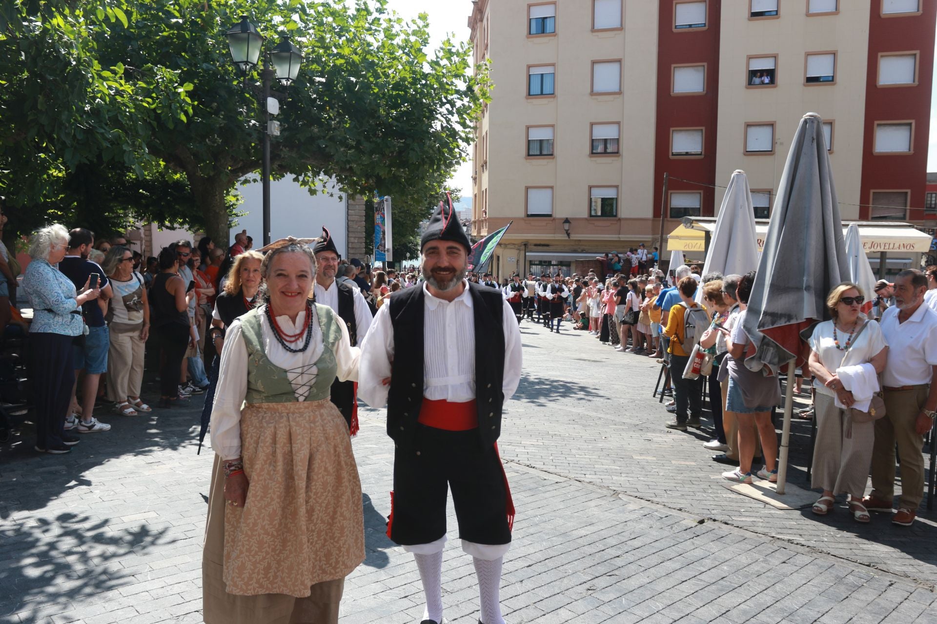 Juegos tradicionales y desfile por el Día de Asturias en Gijón