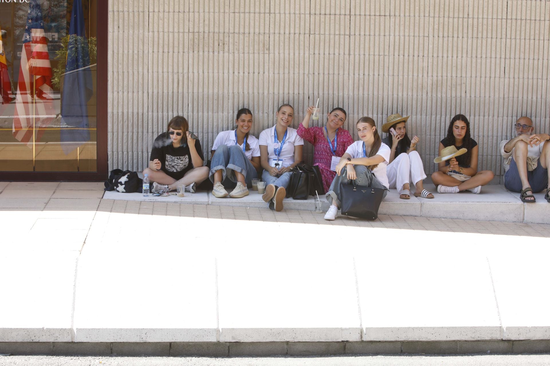 Las playas, los helados y las piscinas alivian la ola de calor en Asturias