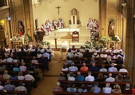 La iglesia parroquial de La Asunción acogió el funeral de cuerpo presente por José Antonio García Santaclara.