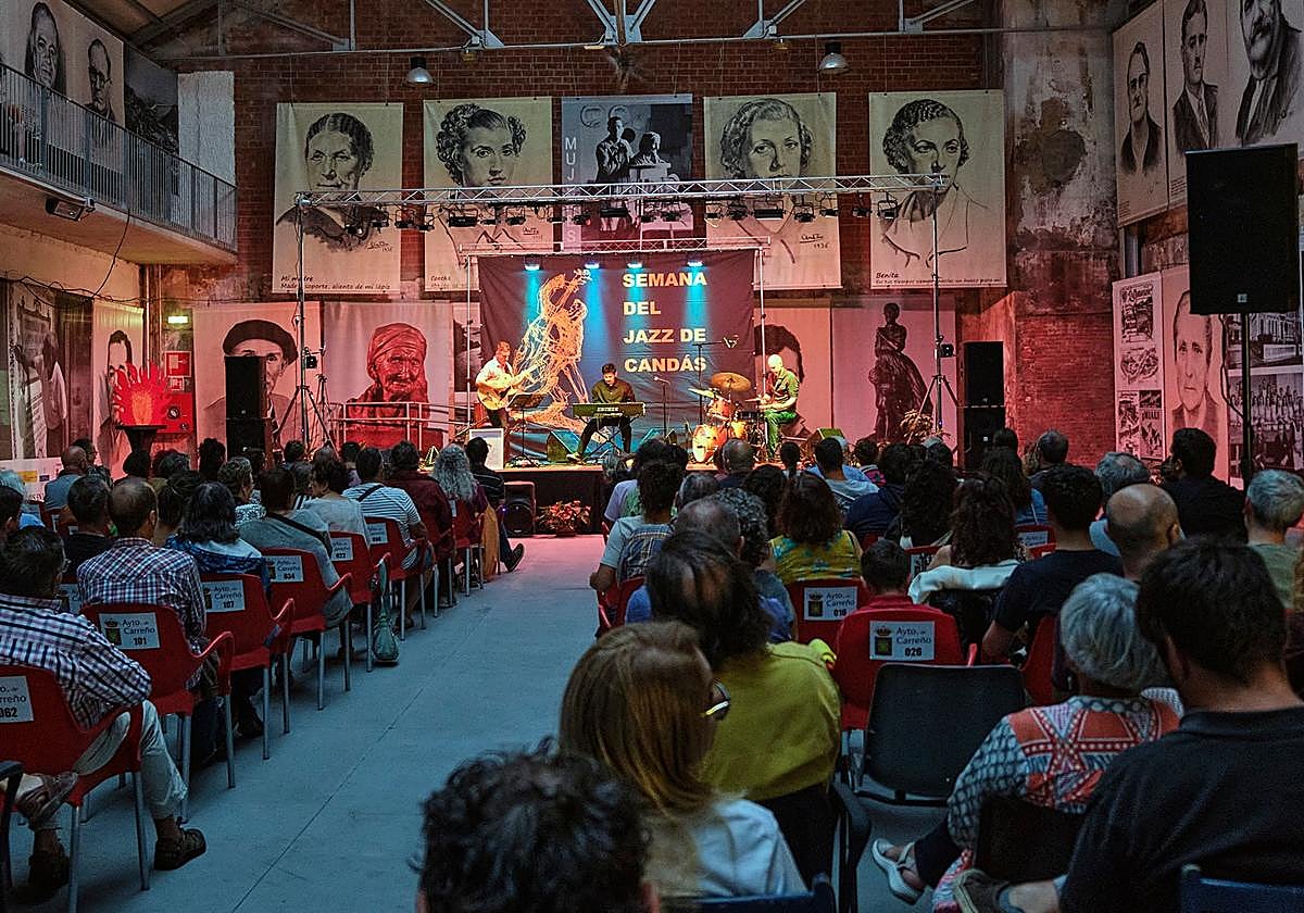 Escenario central de la Semana del Jazz de Candás, JazzCandás, durante un concierto de la edición de 2024.