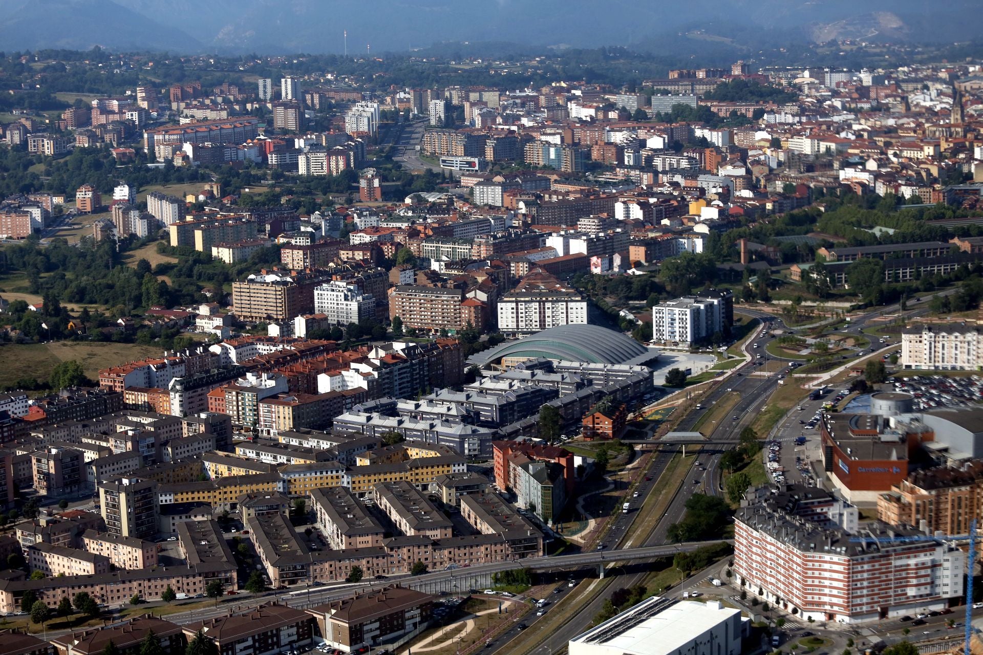Así se ve Oviedo desde el helicóptero de la Policía Nacional