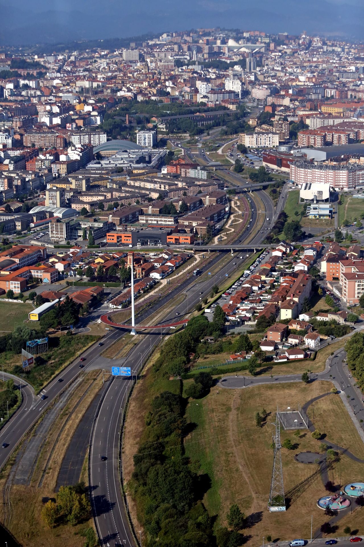 Así se ve Oviedo desde el helicóptero de la Policía Nacional