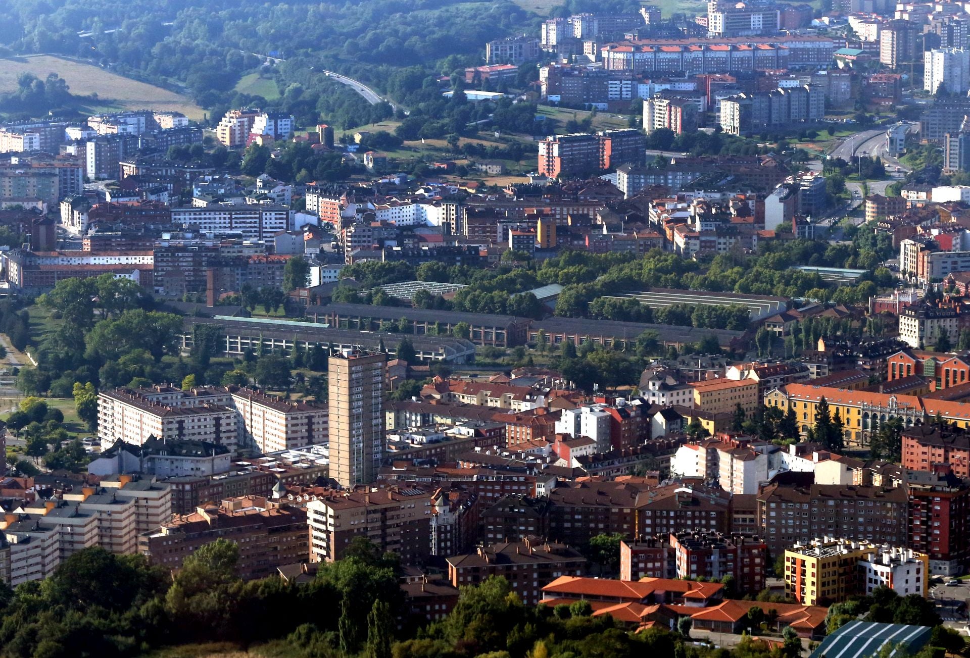 Así se ve Oviedo desde el helicóptero de la Policía Nacional