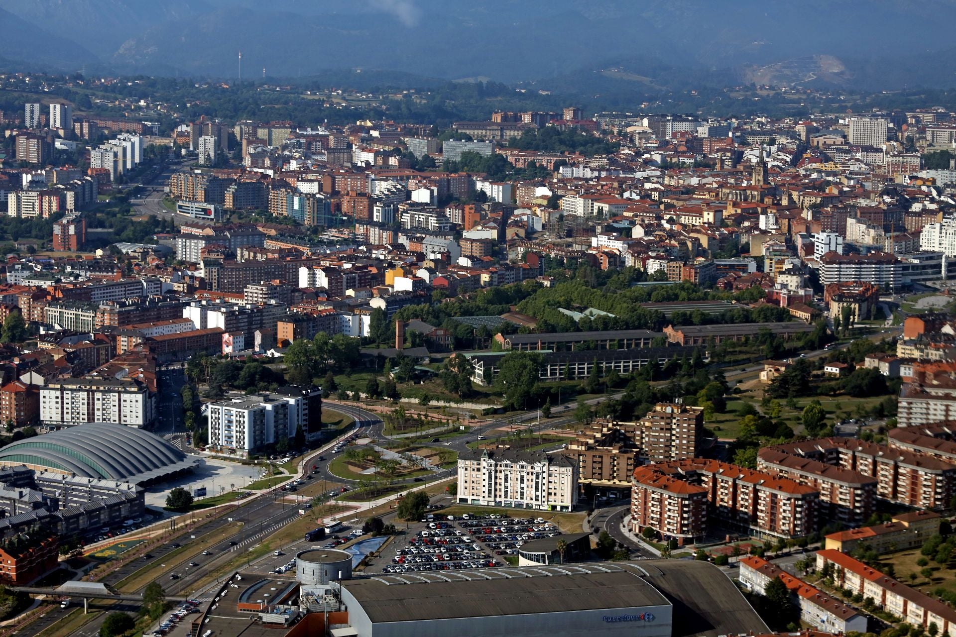 Así se ve Oviedo desde el helicóptero de la Policía Nacional