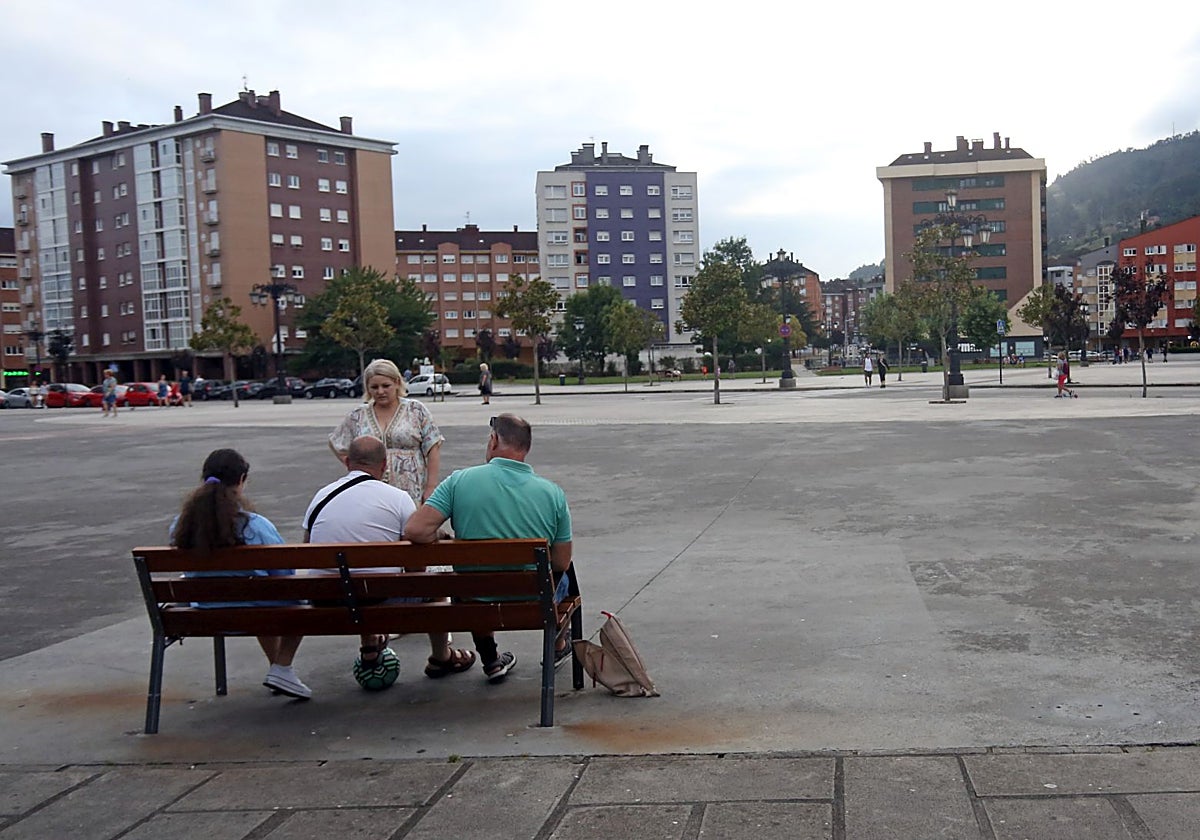 La plaza del Conceyín será el escenario del nuevo mercadillo semana en La Corredoria.