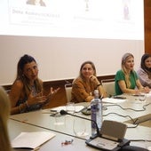 Participantes en una de las mesas redondas celebradas ayer.
