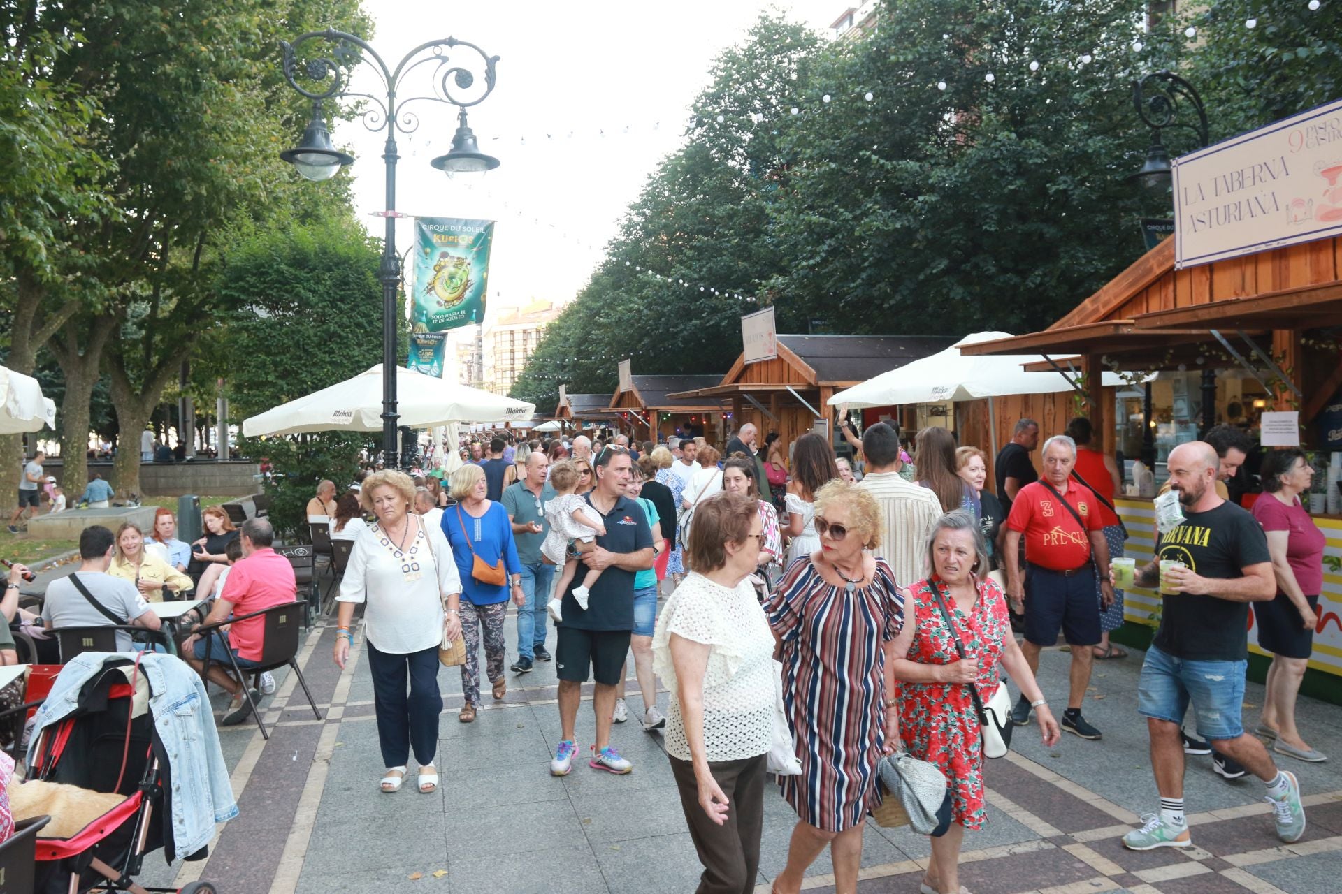 El Paseo Gastro de Gijón arranca con sus terrazas de Begoña y Cimavilla a tope