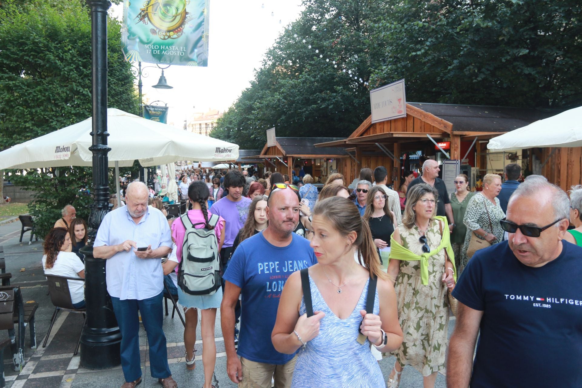 El Paseo Gastro de Gijón arranca con sus terrazas de Begoña y Cimavilla a tope