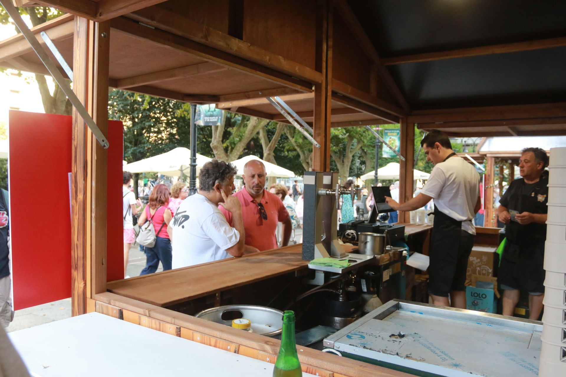 El Paseo Gastro de Gijón arranca con sus terrazas de Begoña y Cimavilla a tope