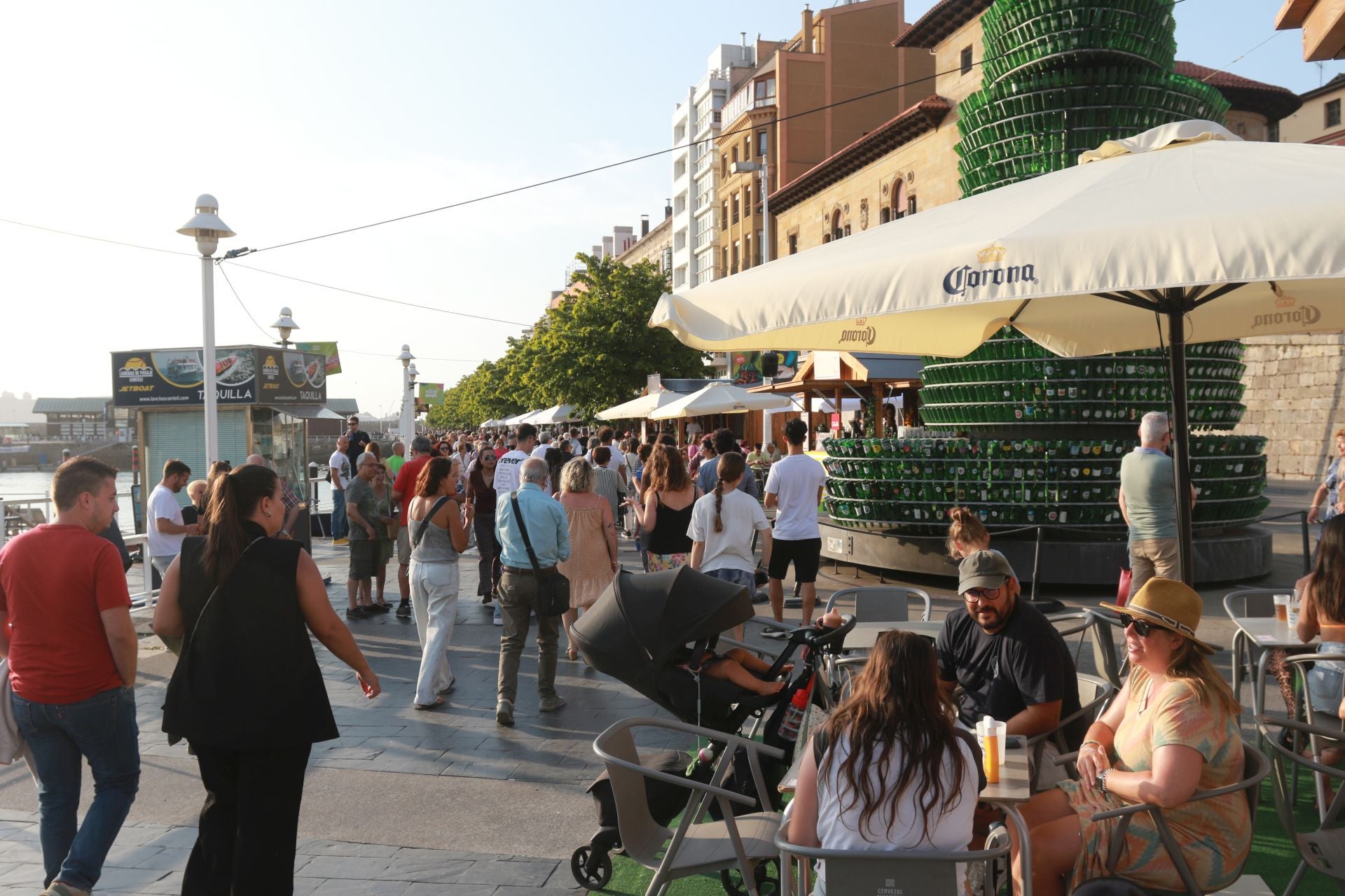 El Paseo Gastro de Gijón arranca con sus terrazas de Begoña y Cimavilla a tope