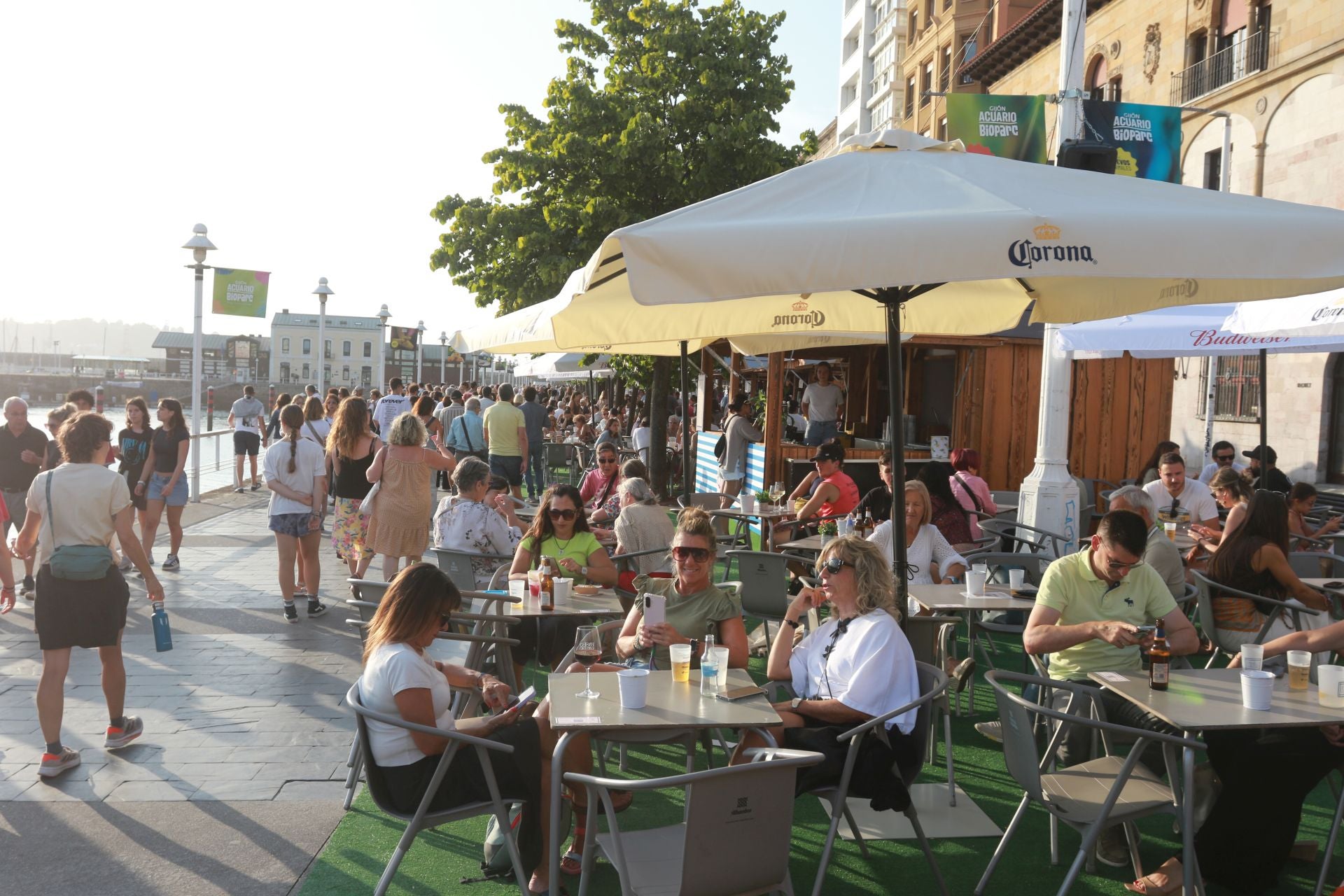 El Paseo Gastro de Gijón arranca con sus terrazas de Begoña y Cimavilla a tope