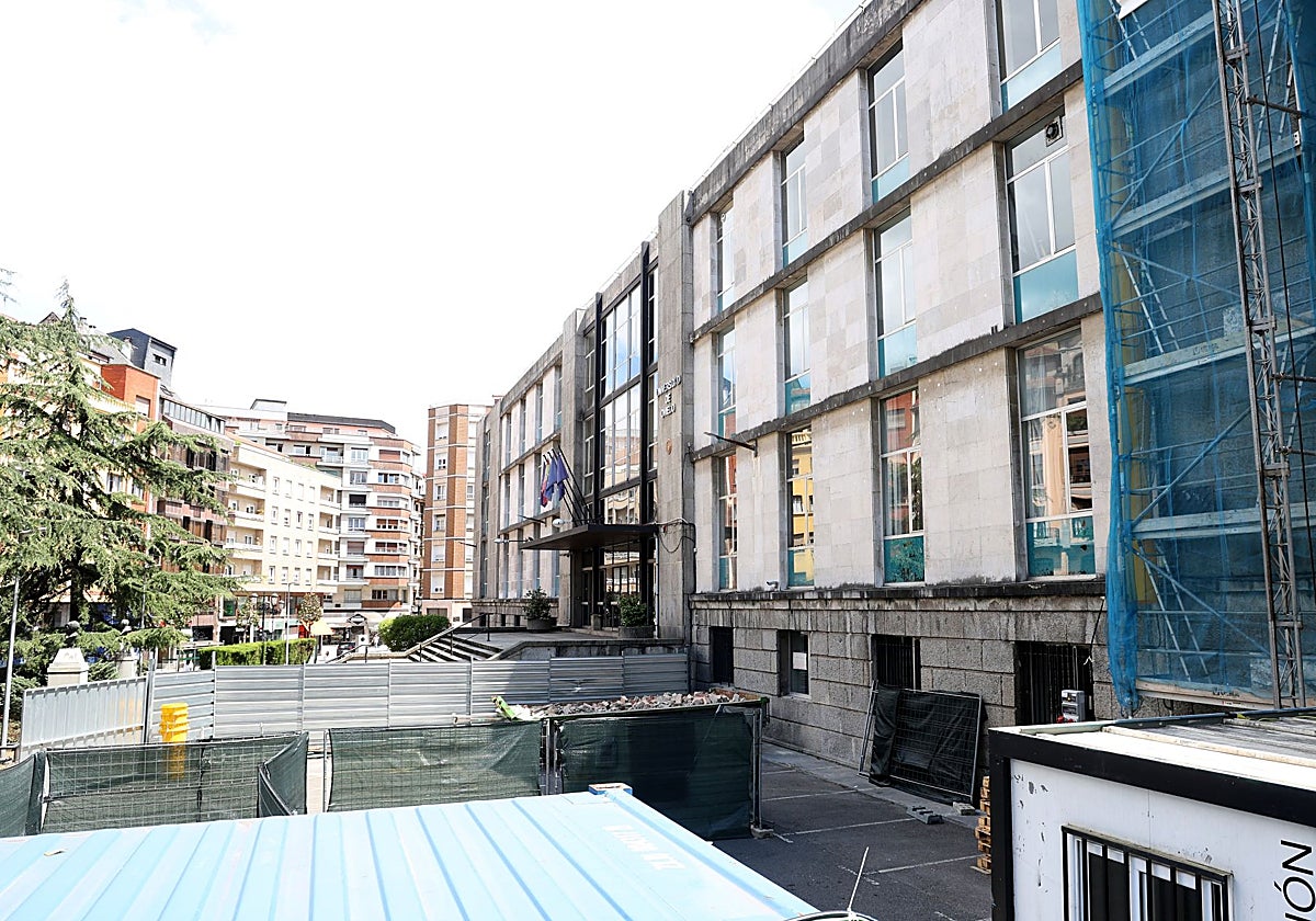 La Escuela de Minas, que la Universidad convertirá en un pabellón de gobierno.