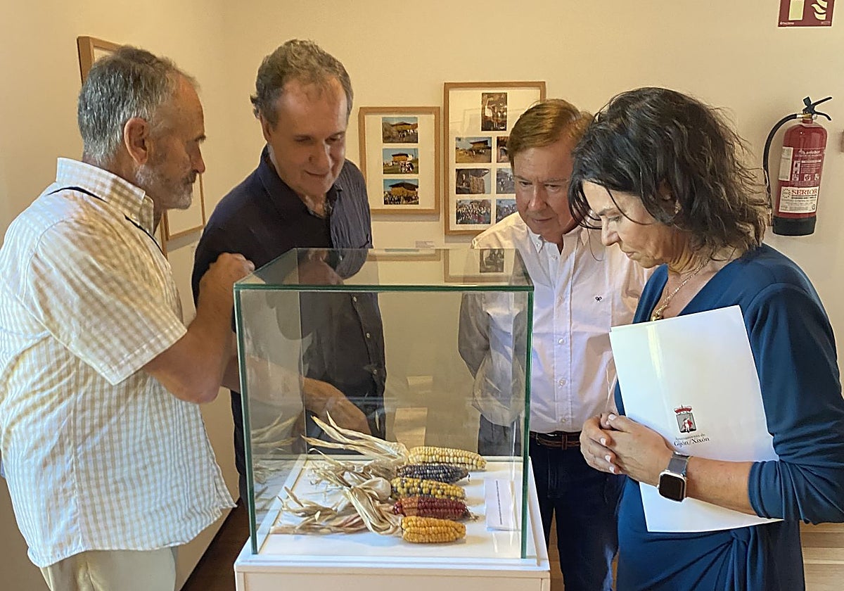 Adolfo García, Joaco López, Juan Luis López y Montserrat López.