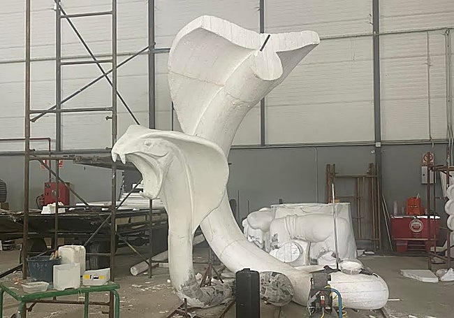 Algunas figuras, ya tallada, dan pistas de las temáticas elegidas este año.