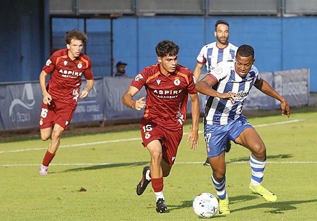 Quicala en el partido ante la Cultural, con Campabadal al fondo.