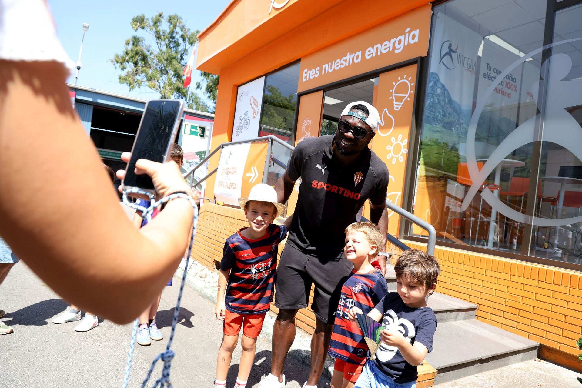 El Sporting de Gijón disfruta de la Feria de Muestras de Asturias