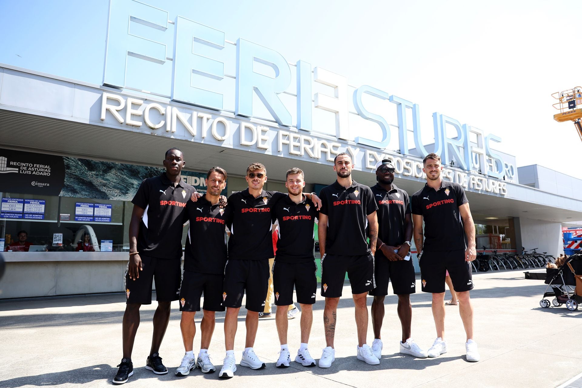 El Sporting de Gijón disfruta de la Feria de Muestras de Asturias