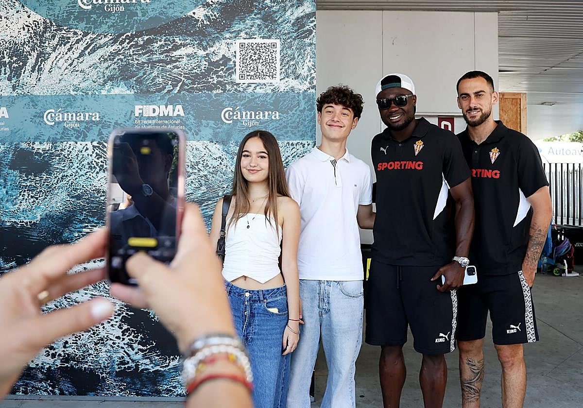 El Sporting de Gijón disfruta de la Feria de Muestras de Asturias