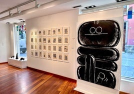 La galería se rinde a la paleta cromática predominantemente negra del artista. En primer término, 'Tiki Mouse'.