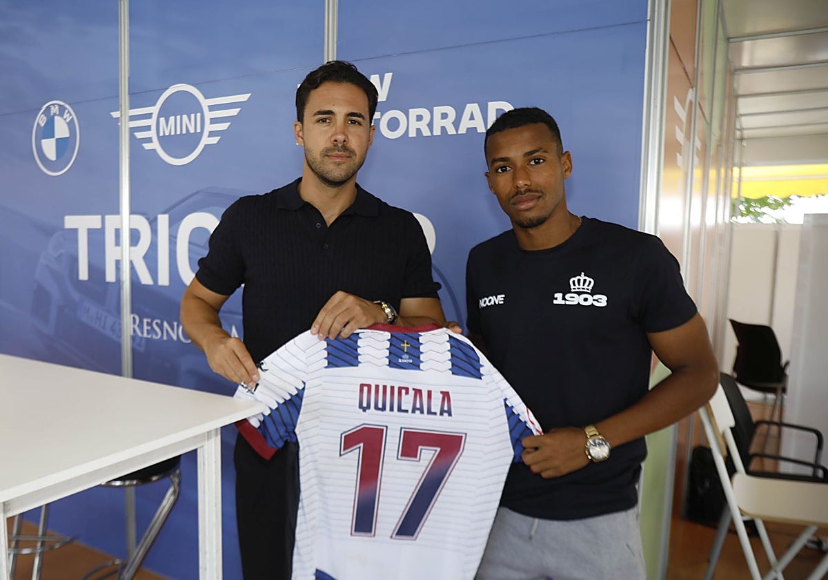 Quicala Bari, en su presentación en el stand de Triocar en la FIDMA junto a Miguel Linares.
