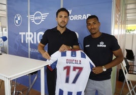 Quicala Bari, en su presentación en el stand de Triocar en la FIDMA junto a Miguel Linares.
