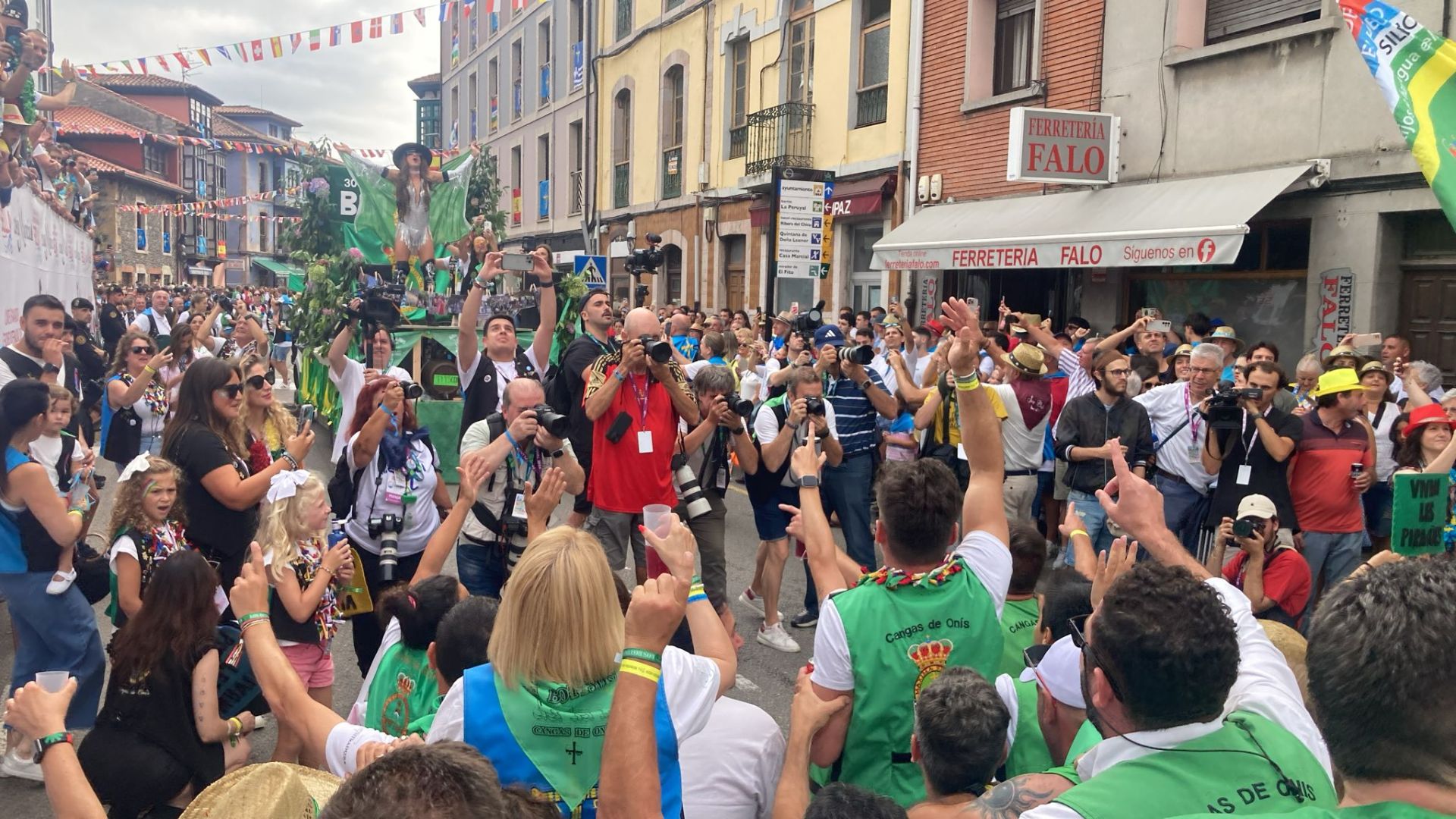 Así fue el desfile del Descenso del Sella 2025. ¡Búscate en las fotos!