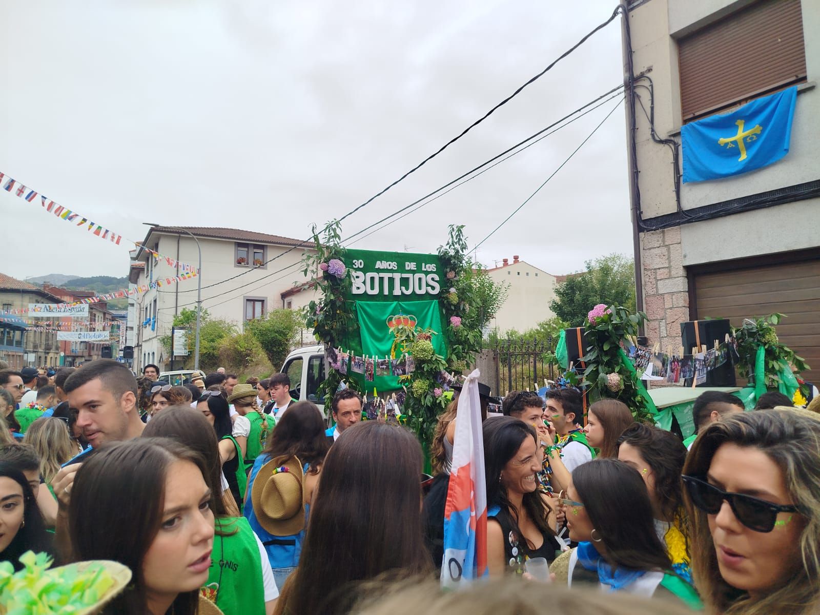 Así fue el desfile del Descenso del Sella 2025. ¡Búscate en las fotos!