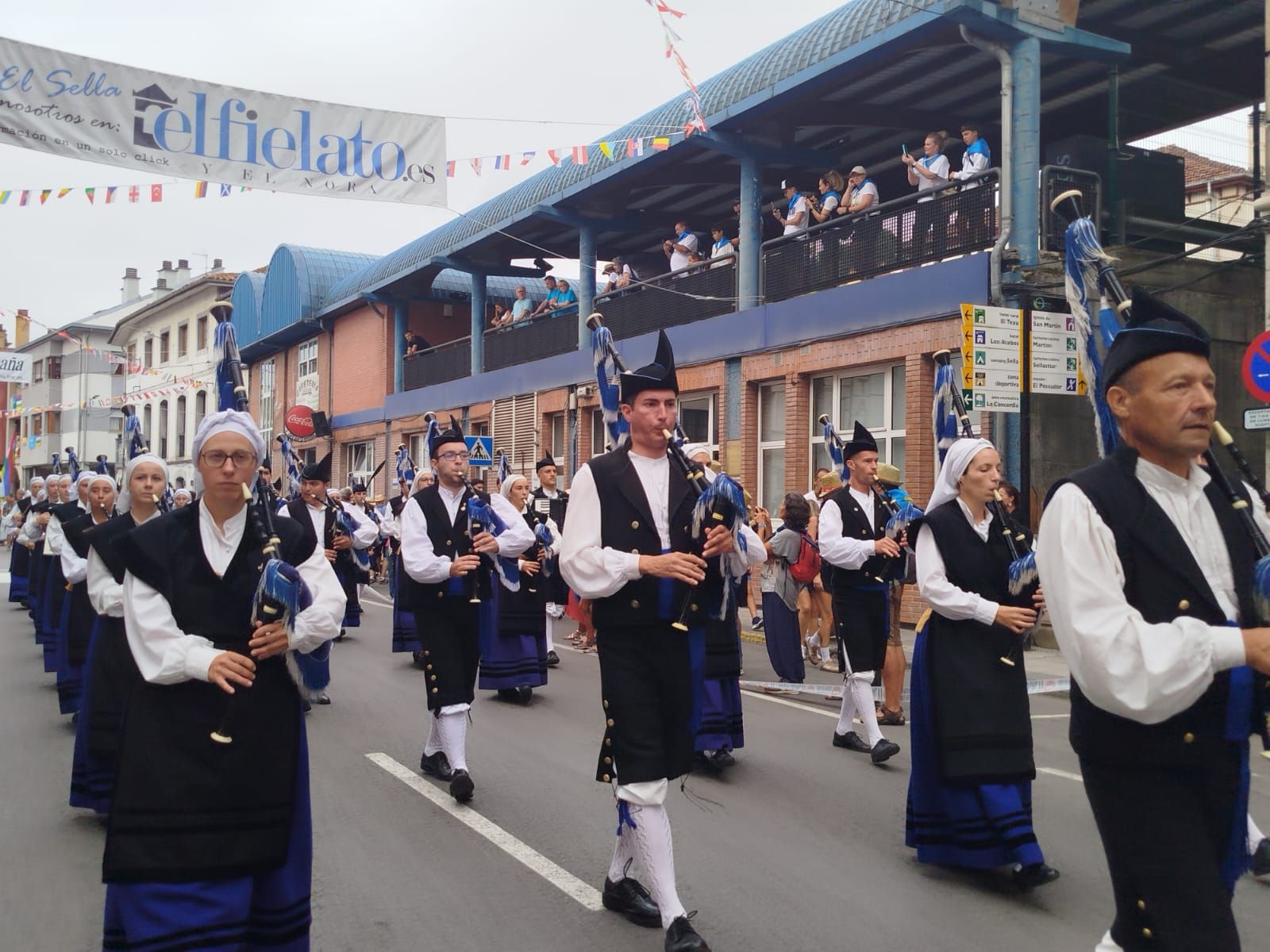 Así fue el desfile del Descenso del Sella 2025. ¡Búscate en las fotos!