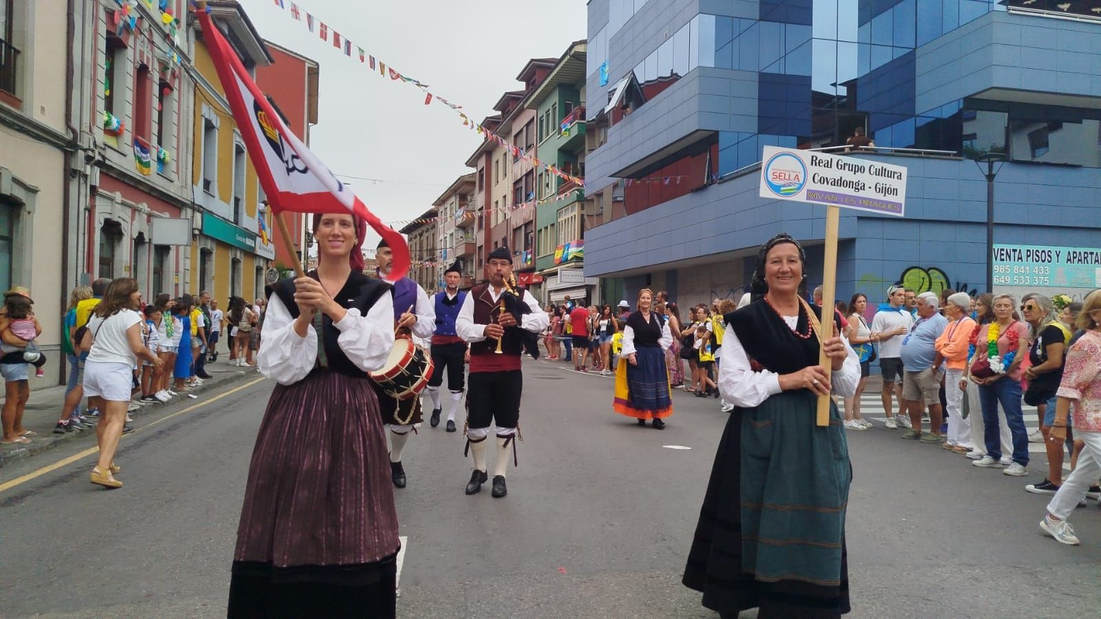Así fue el desfile del Descenso del Sella 2025. ¡Búscate en las fotos!