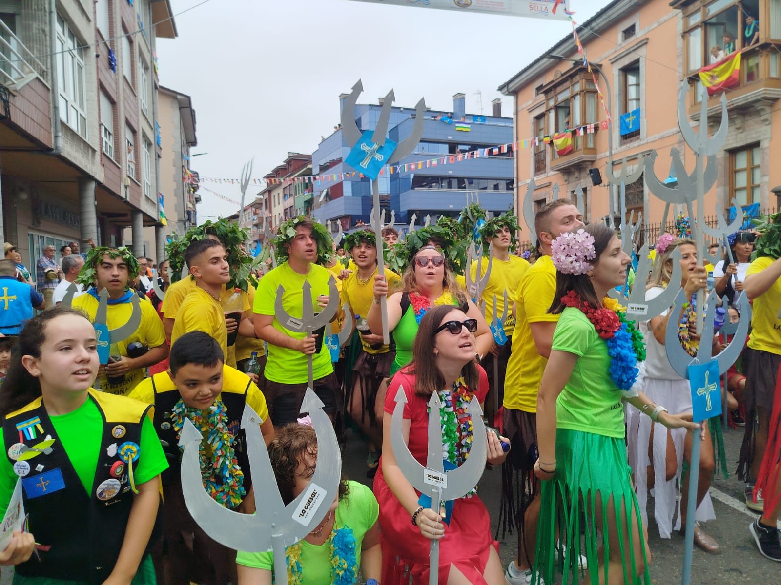 Así fue el desfile del Descenso del Sella 2025. ¡Búscate en las fotos!