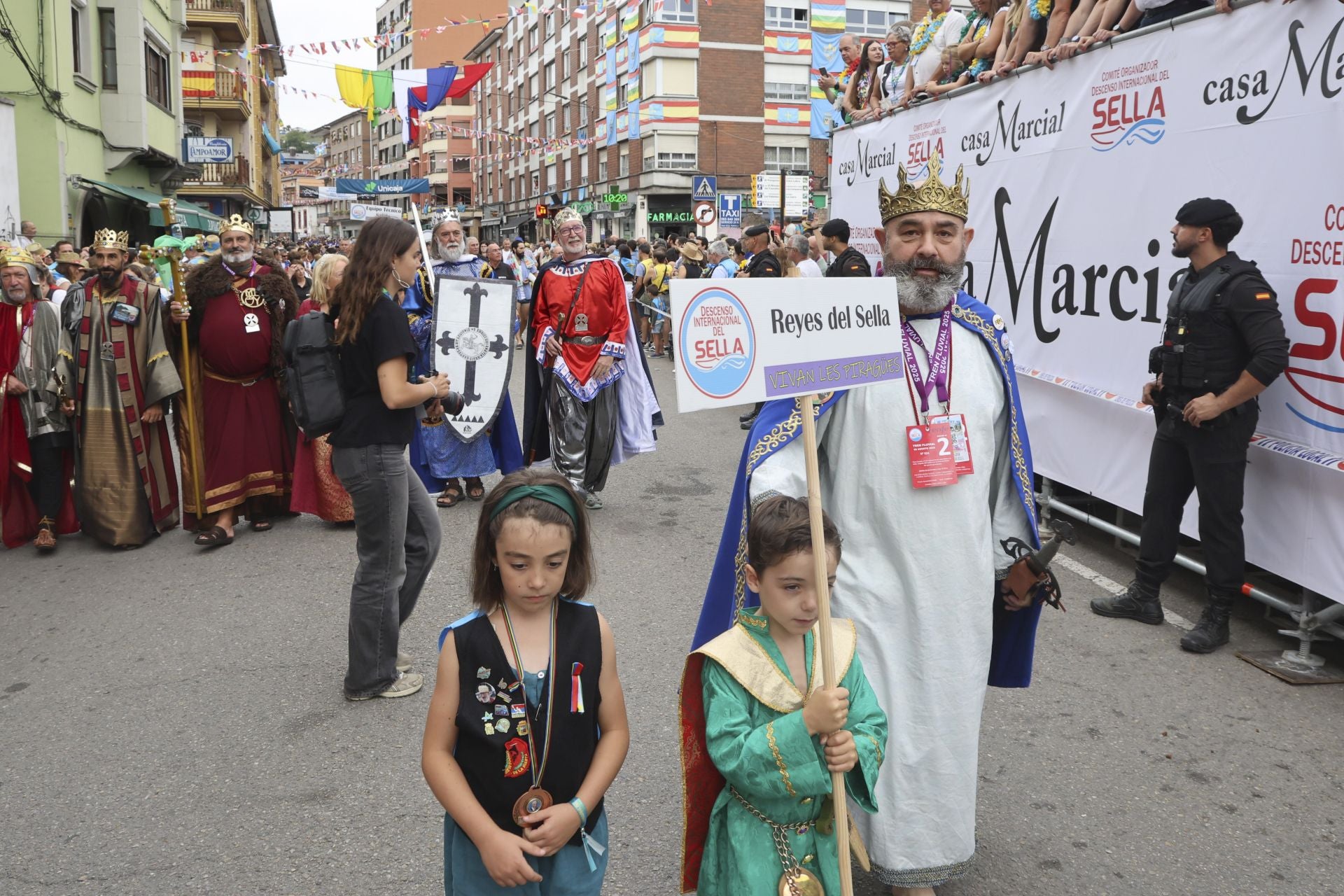 Así fue el desfile del Descenso del Sella 2025. ¡Búscate en las fotos!