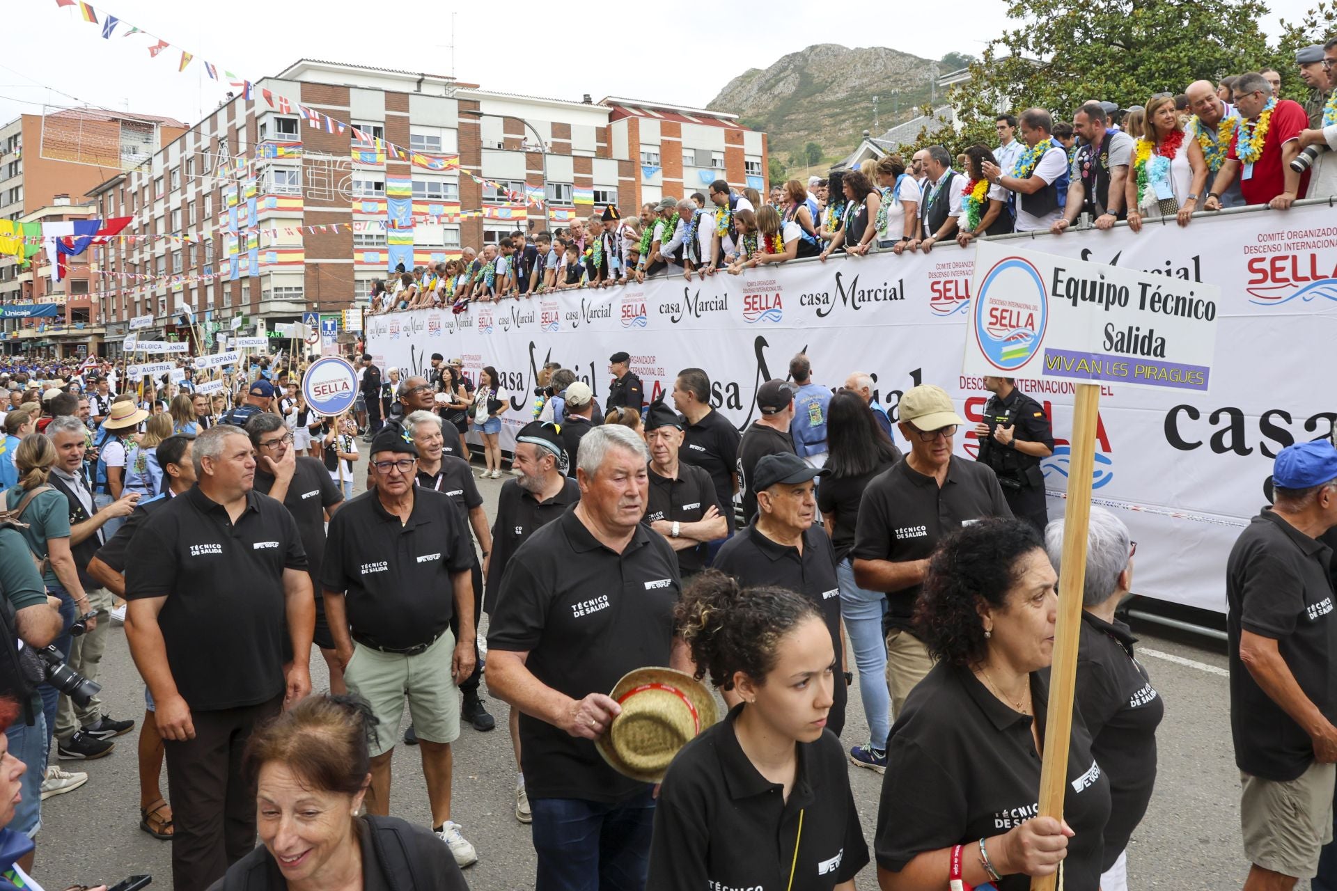 Así fue el desfile del Descenso del Sella 2025. ¡Búscate en las fotos!