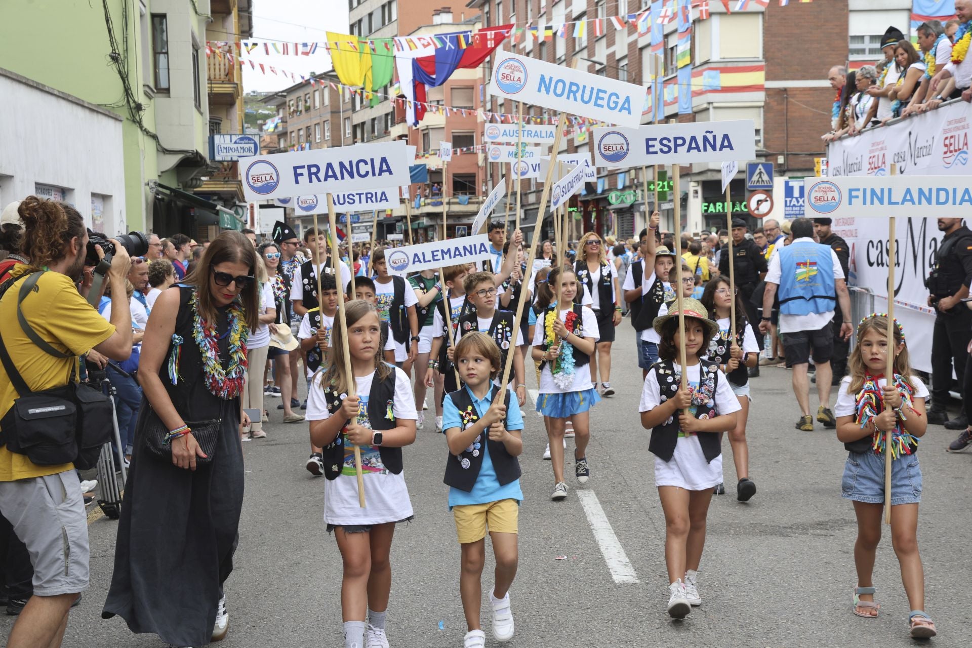 Así fue el desfile del Descenso del Sella 2025. ¡Búscate en las fotos!