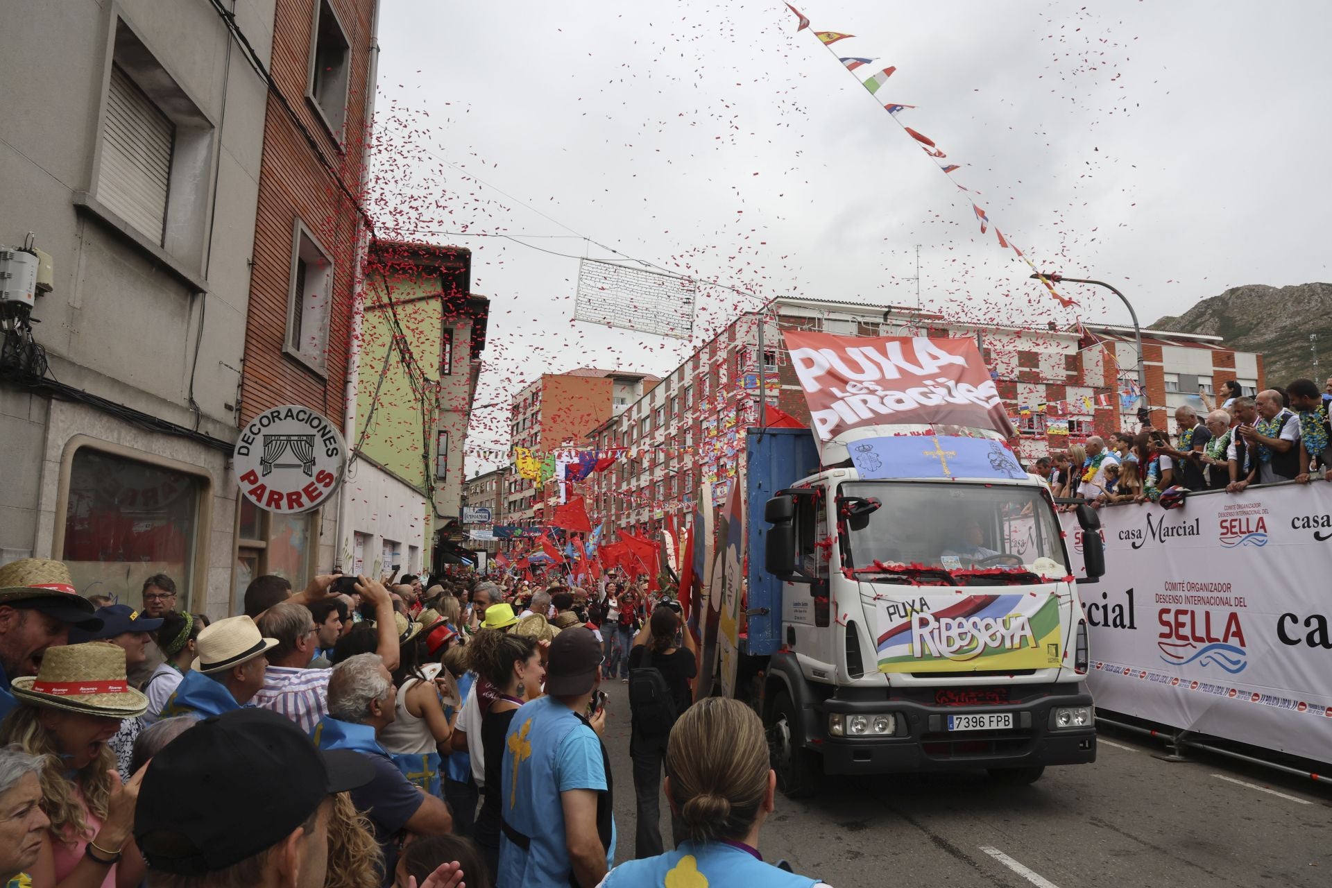 Así fue el desfile del Descenso del Sella 2025. ¡Búscate en las fotos!